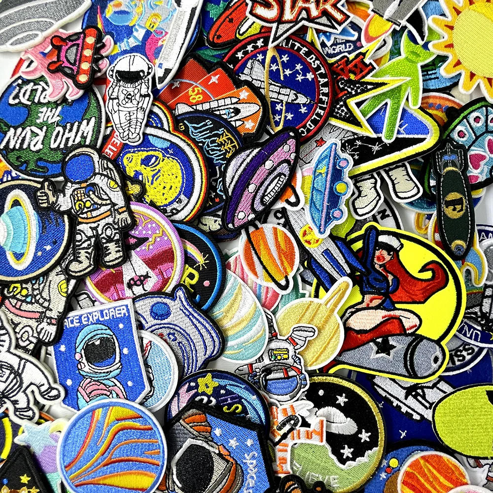 100Pcs Random Mixed Alien UFO Rocket Iron on Patches Embroidery Applique Decorative Patch Clothing Decoration Repair Mend Badge