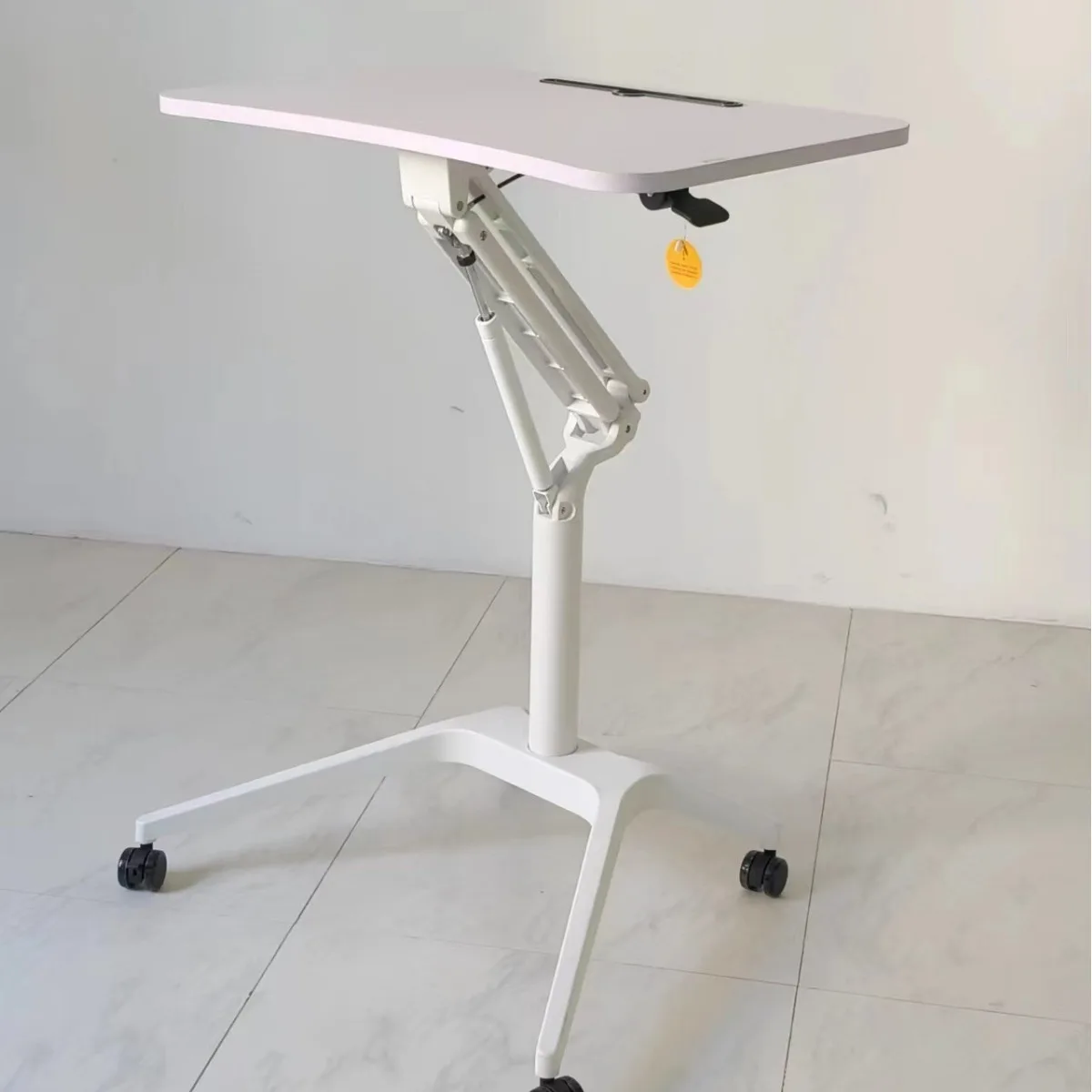 

Smart pneumatic lifting table, portable movable desk suitable for laptop office and home leisure.