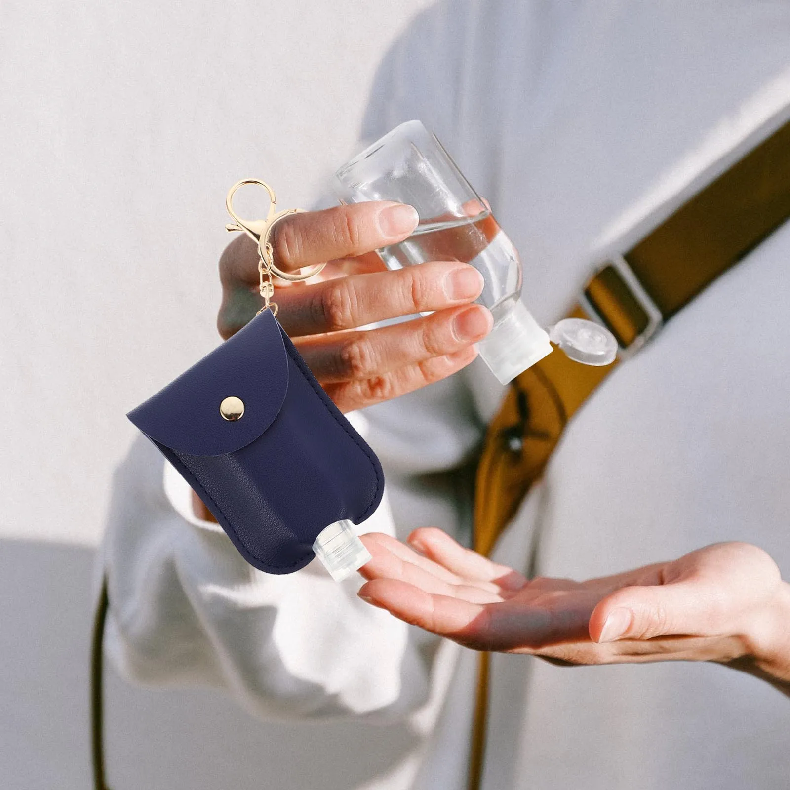 

2set Refillable Portable Empty Bottle Set With Key Ring For Perfume Toiletry Essential Oil Travel Bottle Cover