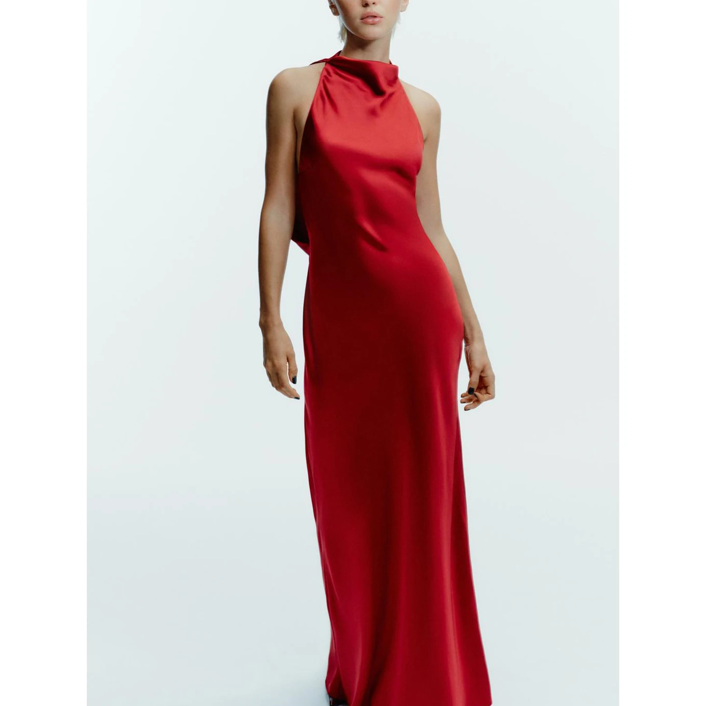 กระโปรงยาวผ้าซาตินเนื้อสัมผัสไหมสำหรับผู้หญิง รุ่นใหม่ประจำฤดูหนาว ดีไซน์เปิดไหล่ ทรงเข้ารูป สไตล์นางฟ้า