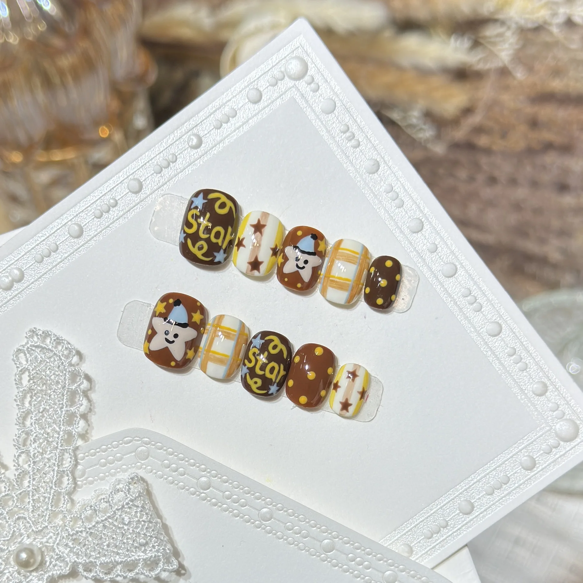 10PCS awaii Hand Painted Press On Nails Cartoon Star Cute Brown Fake Nails Short Square Y2K False Nails With Designs For Women