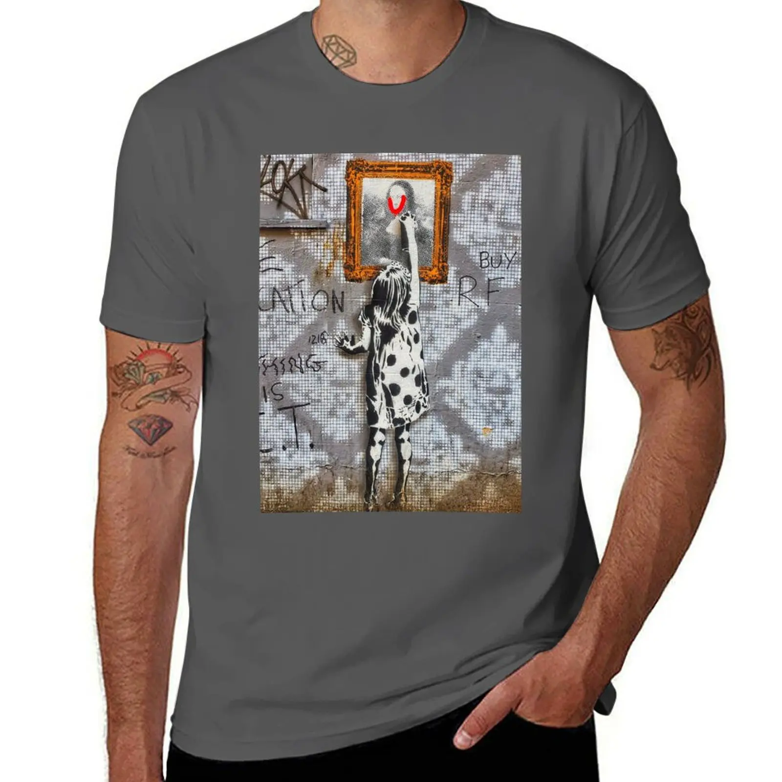 

Banksy Graffiti T-Shirt Festive Simple T-Shirt