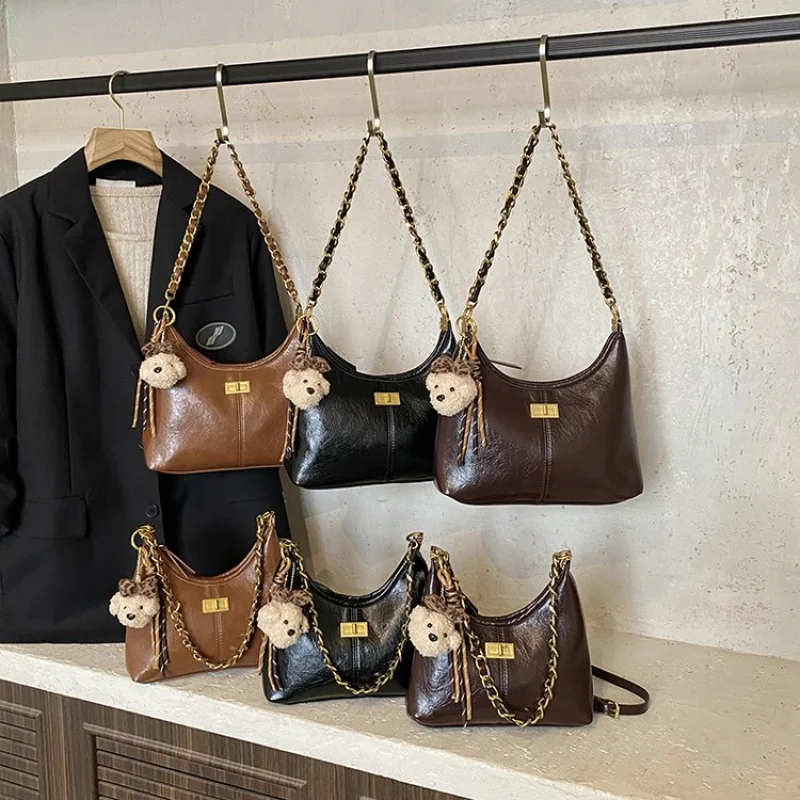 

Classy Ladies Crossbody-Bag Made Of Hollow-Printed Leather Featuring Satin-Glossy Spacious Durable Trendy Hungary Modern Style​