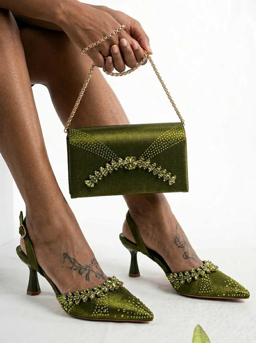 Italienisches Design: Slip-on High Heels und passende dreidimensionale Tasche – Nigeria Party Spitzschuhe mit Tasche oder als Einzelstück