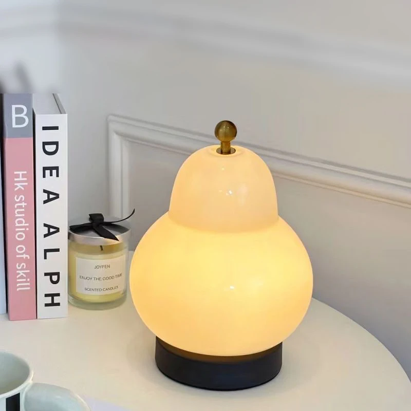 مصباح طاولة على شكل كمثرى كريمي، مصباح بجانب السرير لغرفة النوم، ضوء ليلي محمول يعمل باللمس لشحن الزجاج