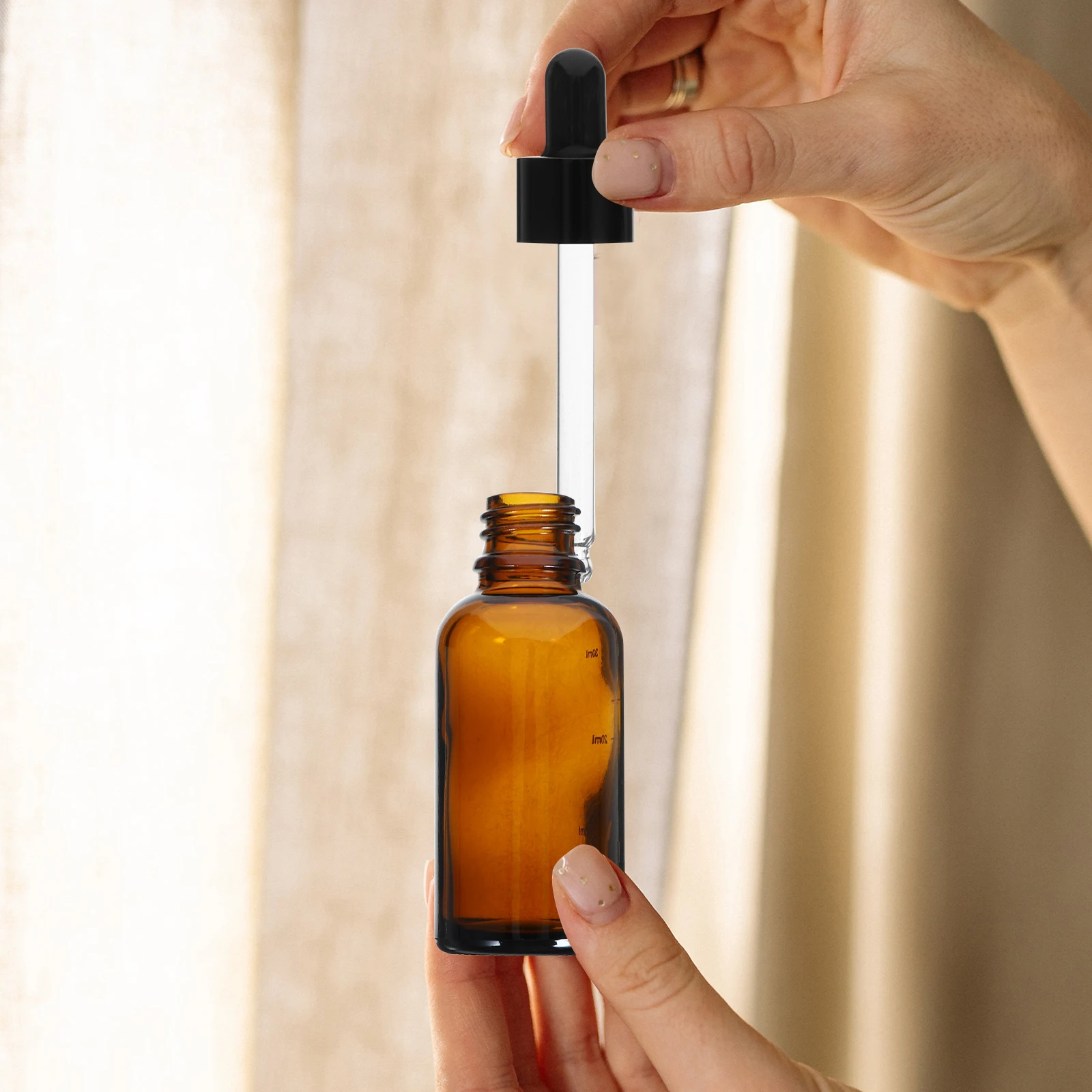 

4Pcs Amber Glass Dropper Bottles Travel Compact Scale Measuring Essential Oils Bottles Dropper Bottle Droppers for Oils