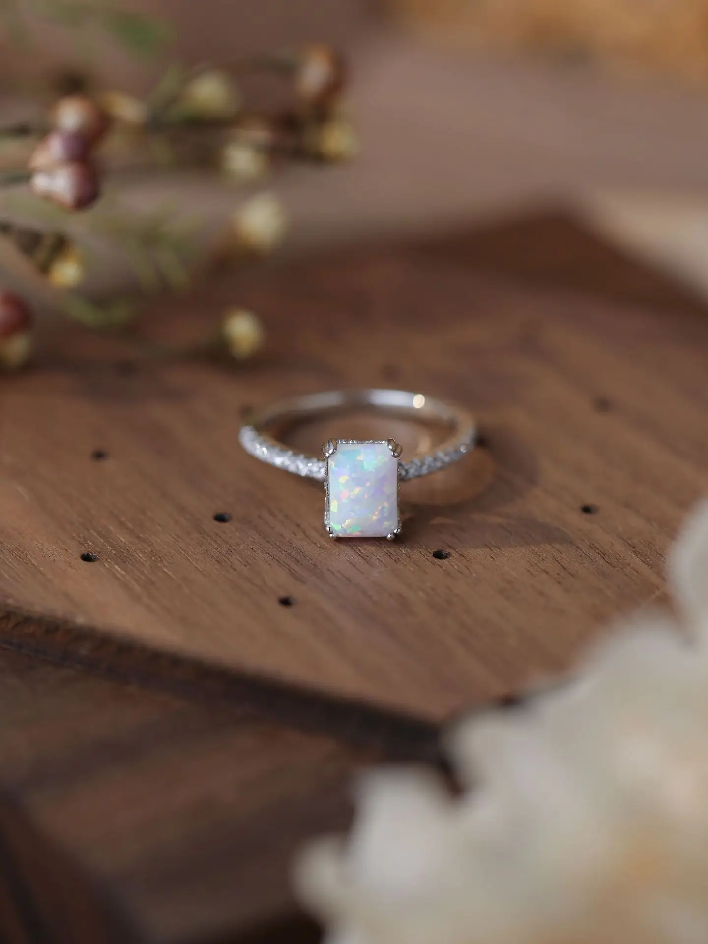 

Hot New Goods 100% 925 Silver Square White Opal Women's Ring with Glittering Zircon Simple Elegant Style for Engagement or Party