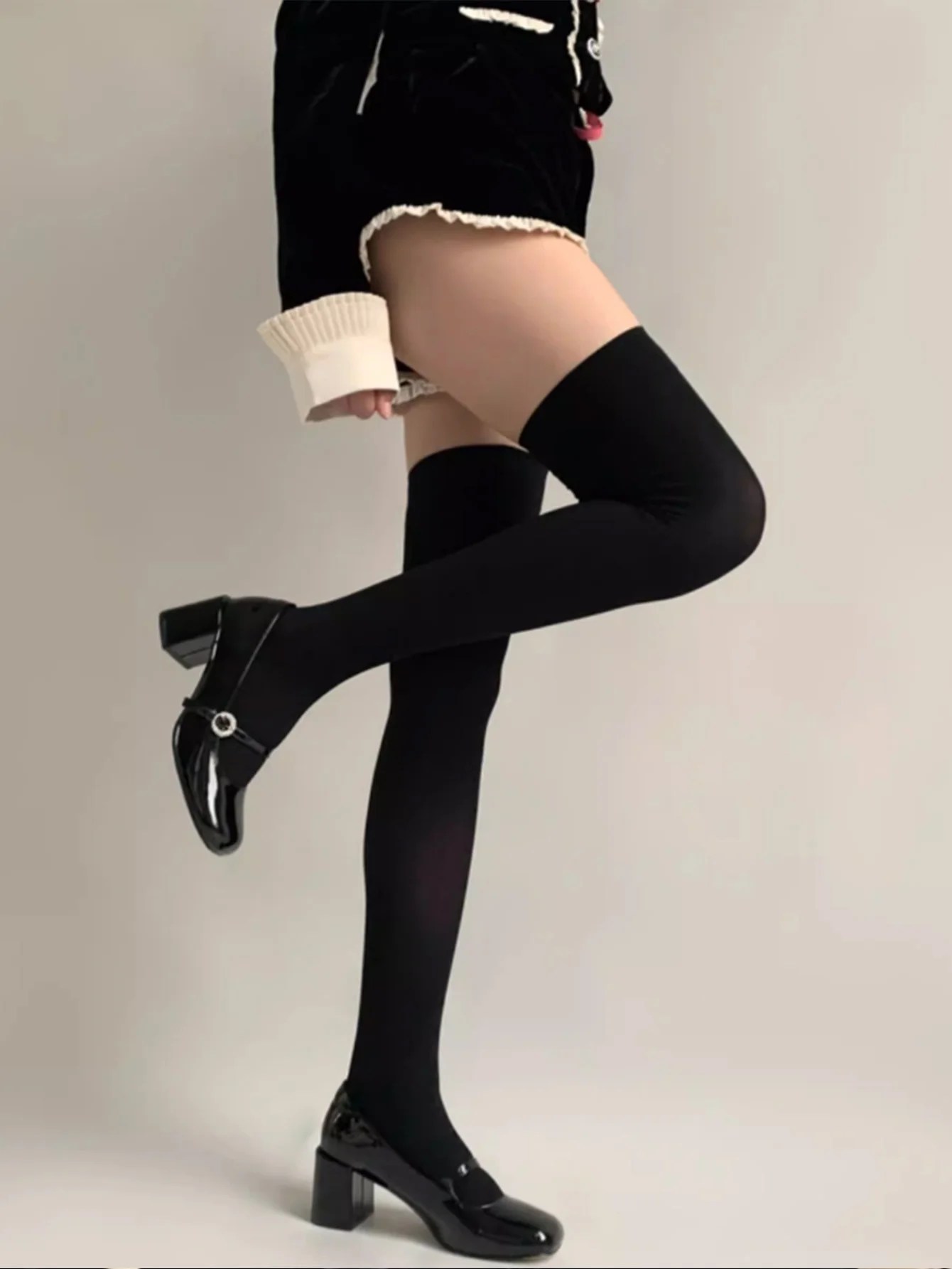 1 Paar Damen-Overknee-Socken in Schwarz für den Valentinstag, Preppy Sweet Cool Style, dehnbare, schlankmachende Strümpfe, vielseitig einsetzbar – Detail 3