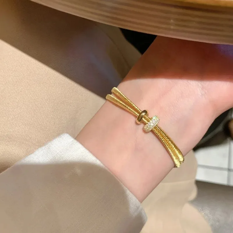 

Exquisite silk gold double-layer running ring bracelet for women with niche design, light luxury bracelets