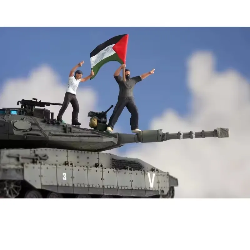 1:72 스케일 모델 2PcsCivilian 탱크 위에 서있는 플래그 액션 피규어 군인 DIY 장면 액세서리 컬렉션 디스플레이 인형