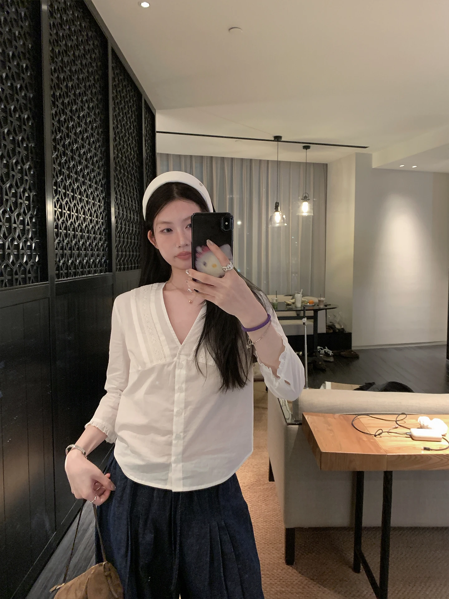 

Элегантная блузка с V-образным вырезом и кружевной отделкой, белая, из дышащего хлопка, в корейском стиле, свободного кроя, с рукавом три четверти, на пуговицах