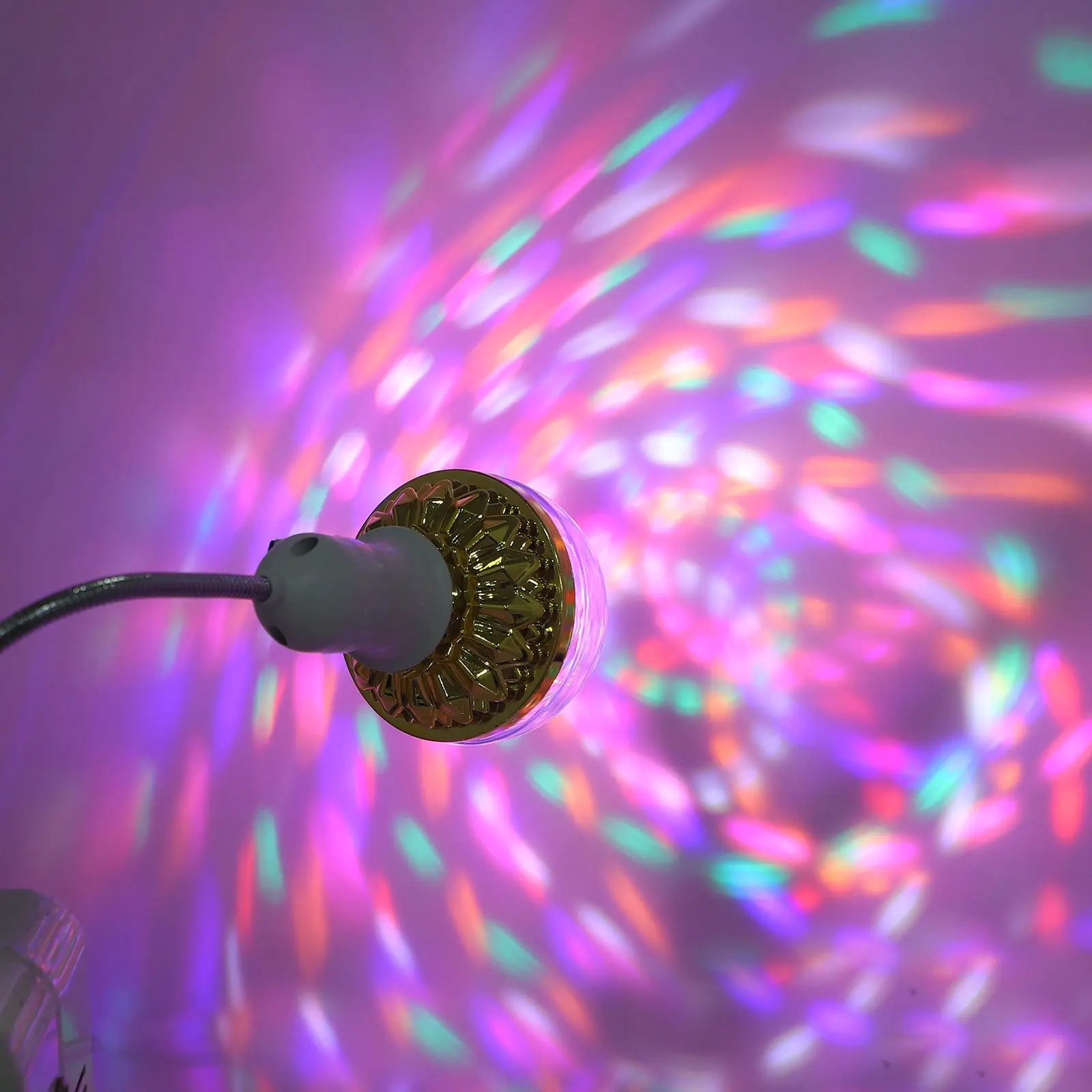 

2 комплекта RGB-светильников «Диско-шар» с цоколем E27, маленькие светодиодные вращающиеся лампы для вечеринок, домашнего клуба, бара, сцены, диджейского освещения