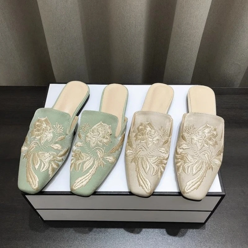 2024 New Women\'s Summer Luxury Slippers Women\'s Flat Bottom Baotou Embroidered Sexy Flowers Fashion Women