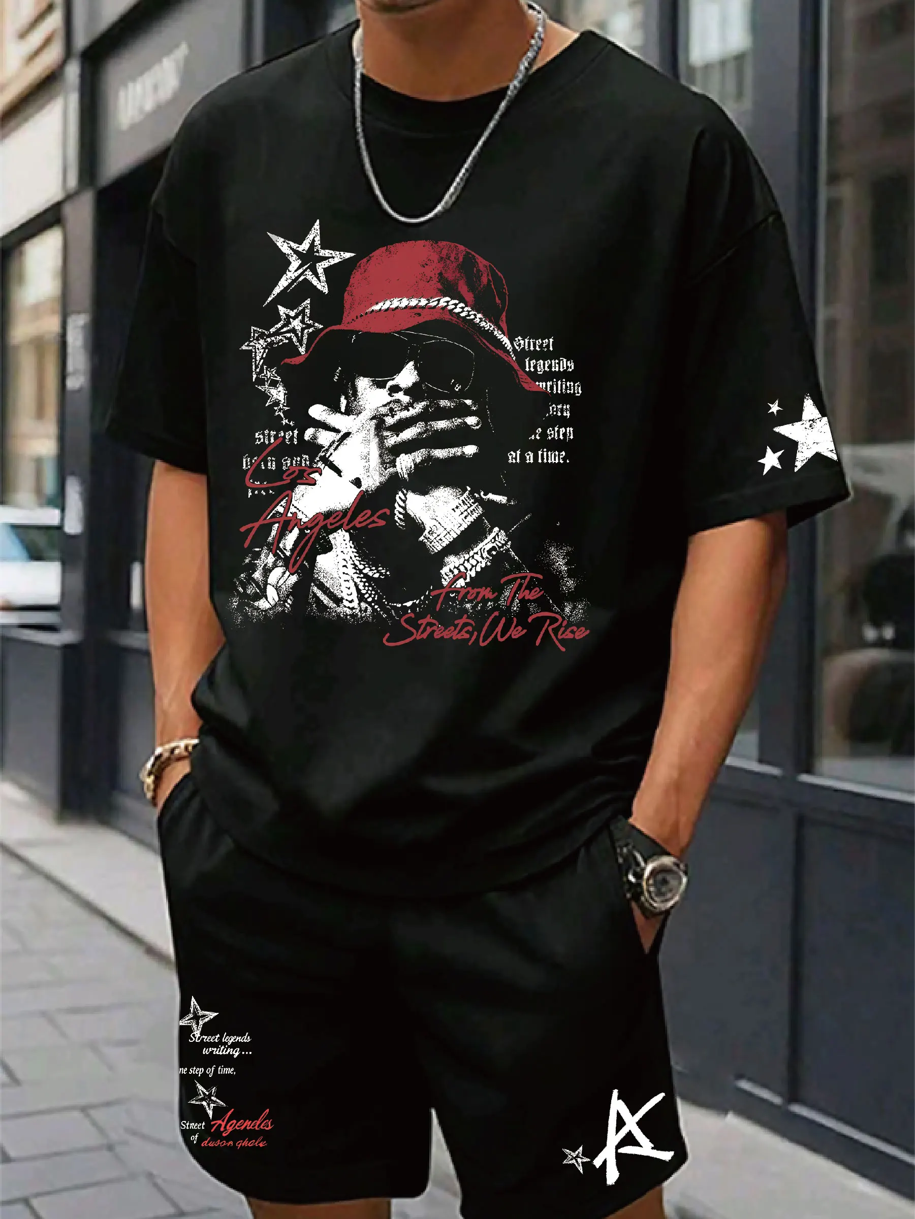 

Street style black T-shirt red hat with LA street text prints suitable for urban leisure