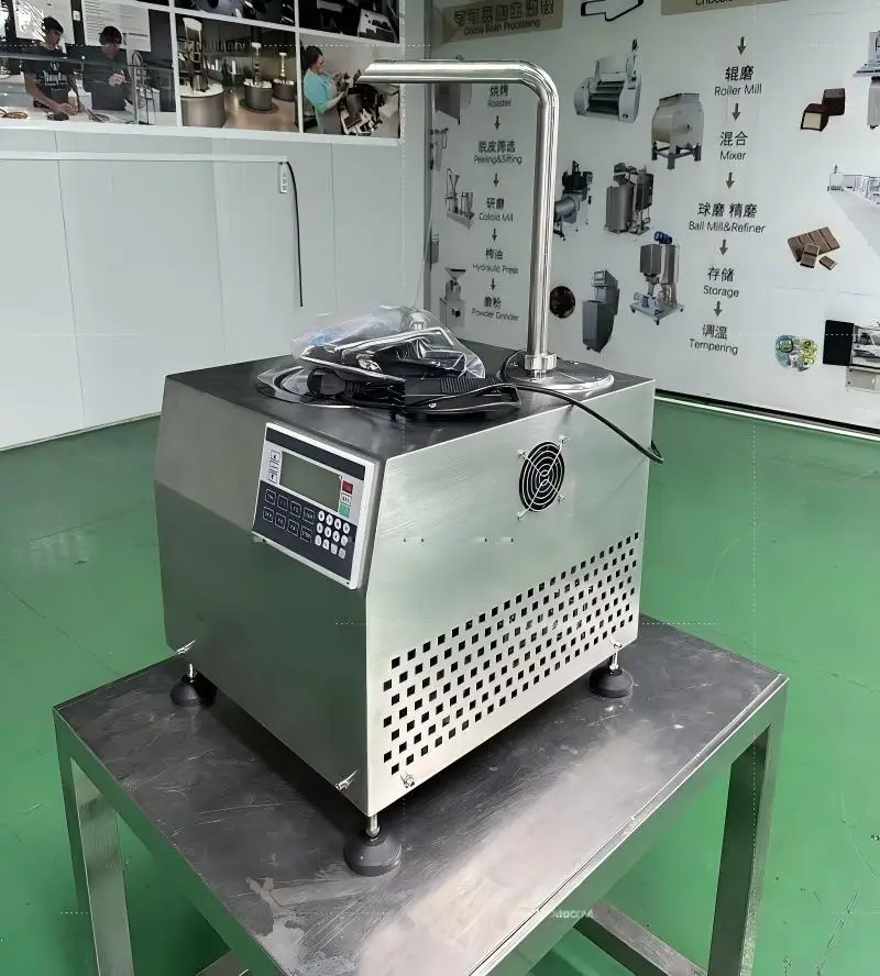 Small Automatic Chocolate Melting 5.5 L Chocolate Dispenser Chocolate Spreading Tempering hine for Sale