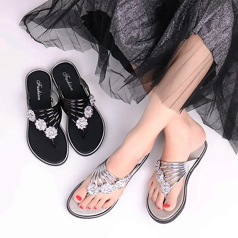 2024 Women\'s Slippers Summer Sandals New Flat Silver Women\'s Shoes Light Slippers Women\'s Outerwear Casual Flip Flops