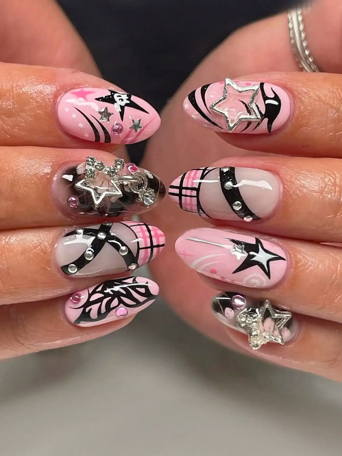 

24pcs Almond-Shaped Nail Stickers Gift Box, Y2K Pink Sweetheart 3D Metallic Star, Dark Ghost Star, Butterfly Patterns, Black & Pink Striped French Tips, Black Belt Design, Gradient Party Portable Fake Nails, Includes 1pc Jelly Gel Nail Supplies