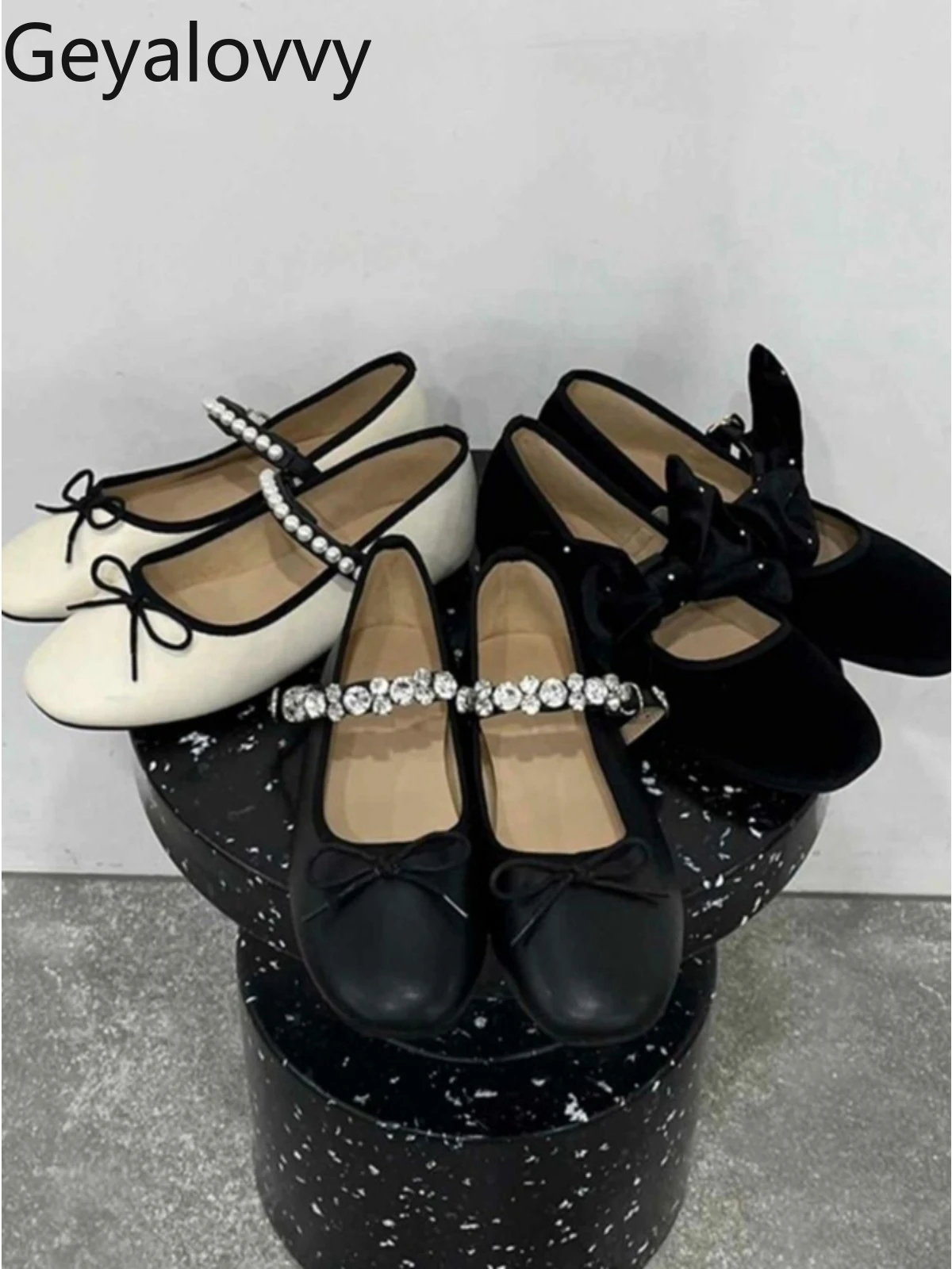 

Новинка 2023 года, милые модные милые балетки Мэри Джейн в японском стиле со стразами и жемчугом, весенне-осенние женские туфли на плоской подошве