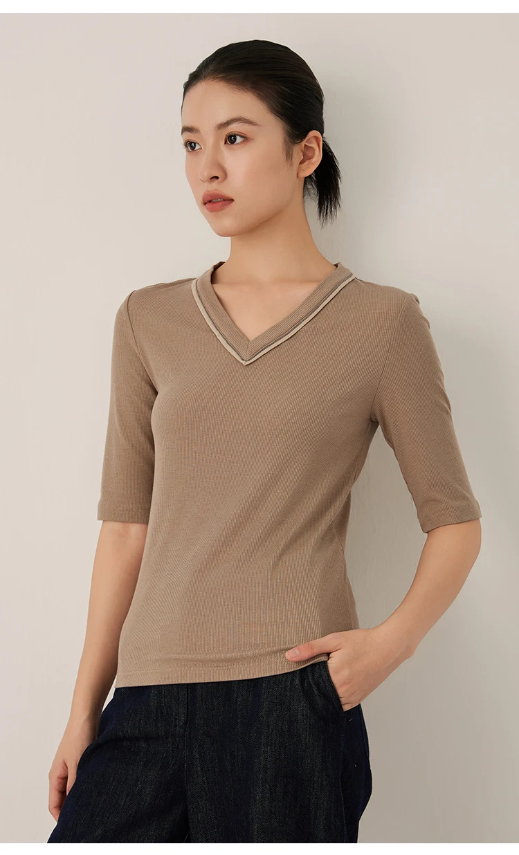 KL7523408 Designer-Stil Damen V-Ausschnitt Strickware Weiche Wollmischung Oberteil Slim Fit Geripptes Kurzarm-T-Shirt – Detail 4