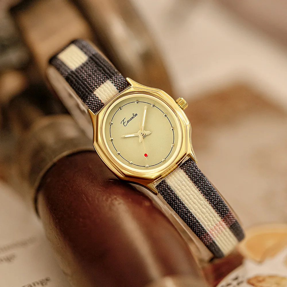 

Women'S Oval Retro-Style Quartz Watch With A Luxurious Leather Strap, A Simple And Elegant Design; A Perfect Gift For Women.