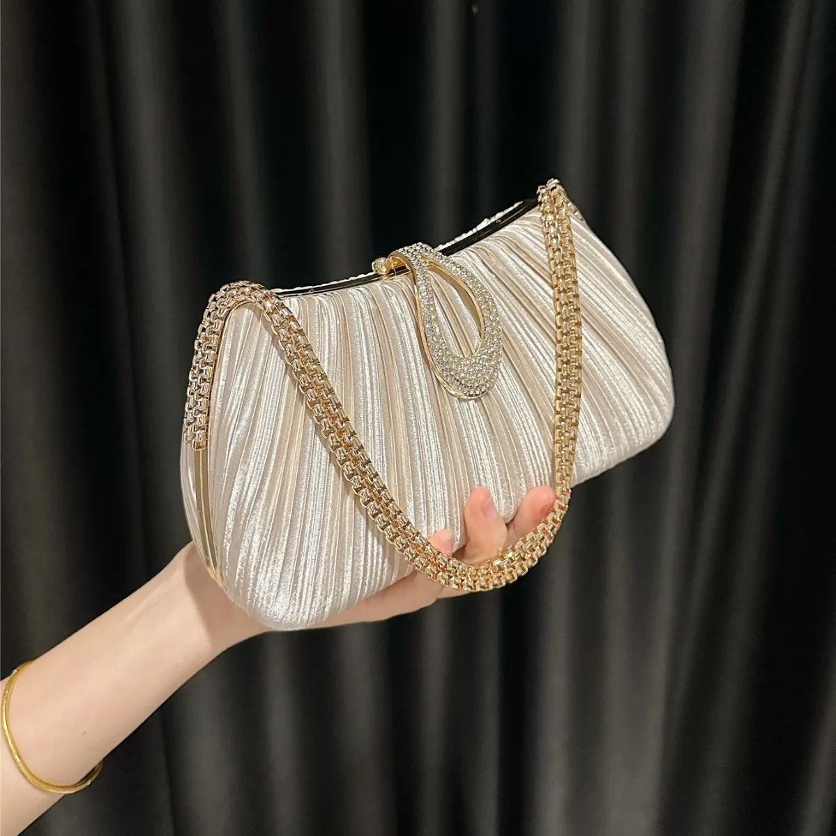 

Новая атласная плиссированная вечерняя сумка 2025 года, женская сумочка-браслет, дамская сумка для платья, сумка на одно плечо для банкета