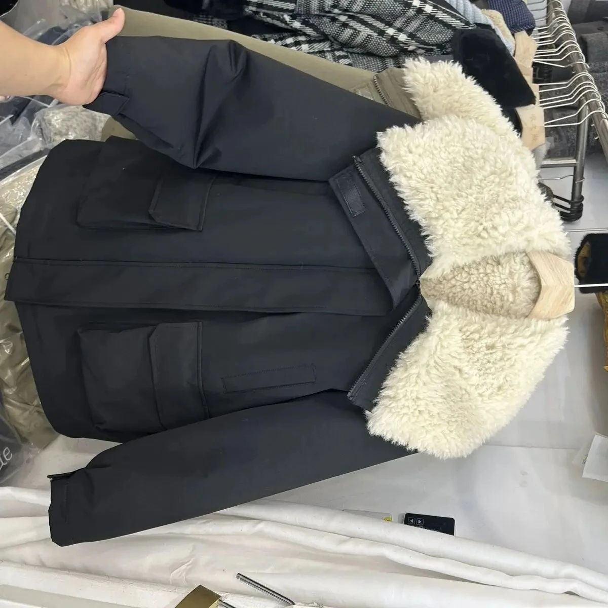 

Новая женская зимняя куртка-парка средней длины с меховой подкладкой, утепленная флисом, ветрозащитная верхняя одежда, зимняя одежда для женщин