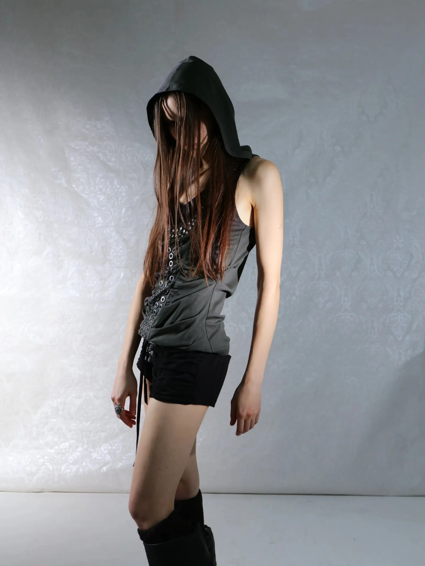 Trendiges Damen-Tanktop im Harajuku-Stil mit Metallverzierung, Europäisches und Amerikanisches Einfarbiges Ärmelloses Oberteil – Detail 2