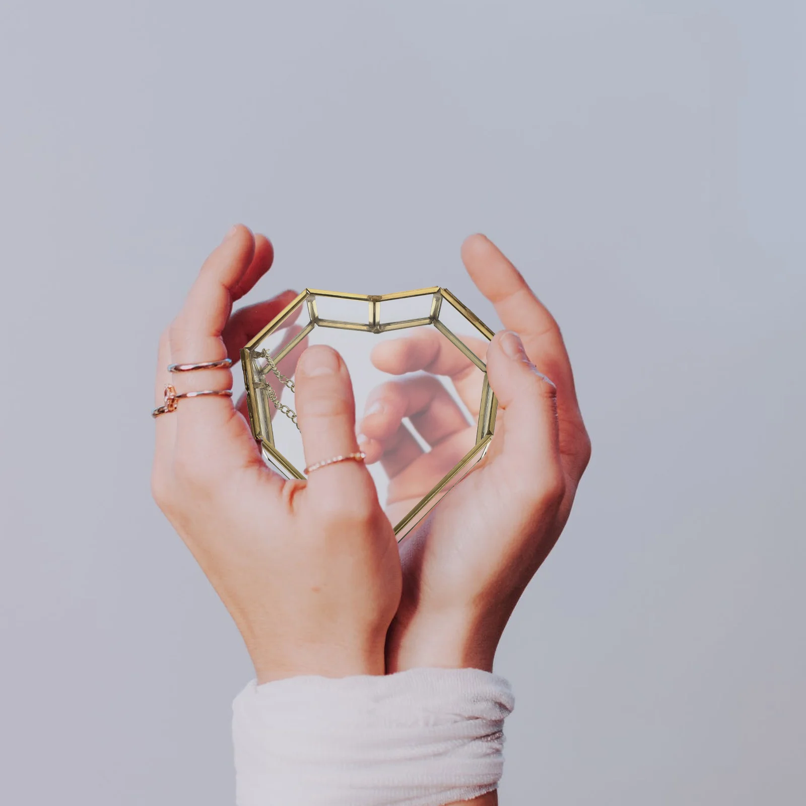 

Golden Glass Jewelry Organizer Heart-Shaped Clear Display Box Classic Wedding Gift Perfect for Valentine Jewelry