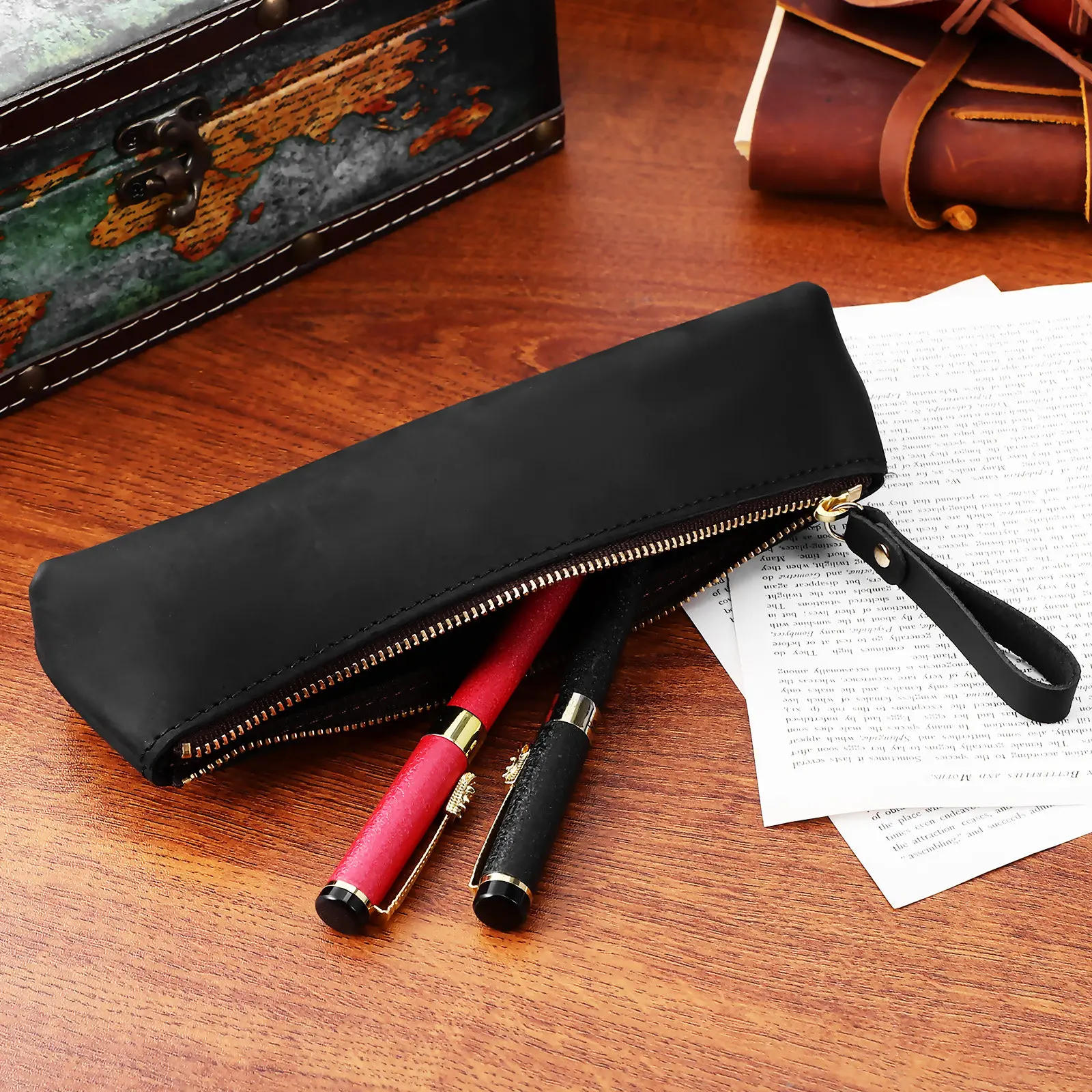 

Удобный пенал ручной работы: тонкий, стильный дизайн, вмещает ручки, маркеры, ластики, ключи. Идеально подходит для путешествий, школы, офиса.