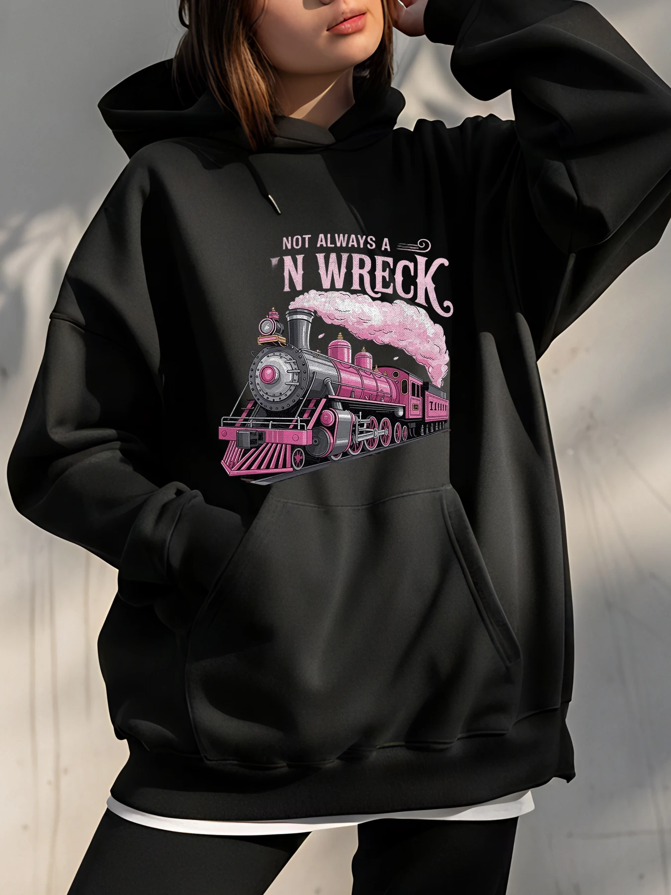 

Женская черная толстовка с розовым шлейфом и графикой Not Always a Train Wreck Print Повседневная уличная толстовка для повседневной носки