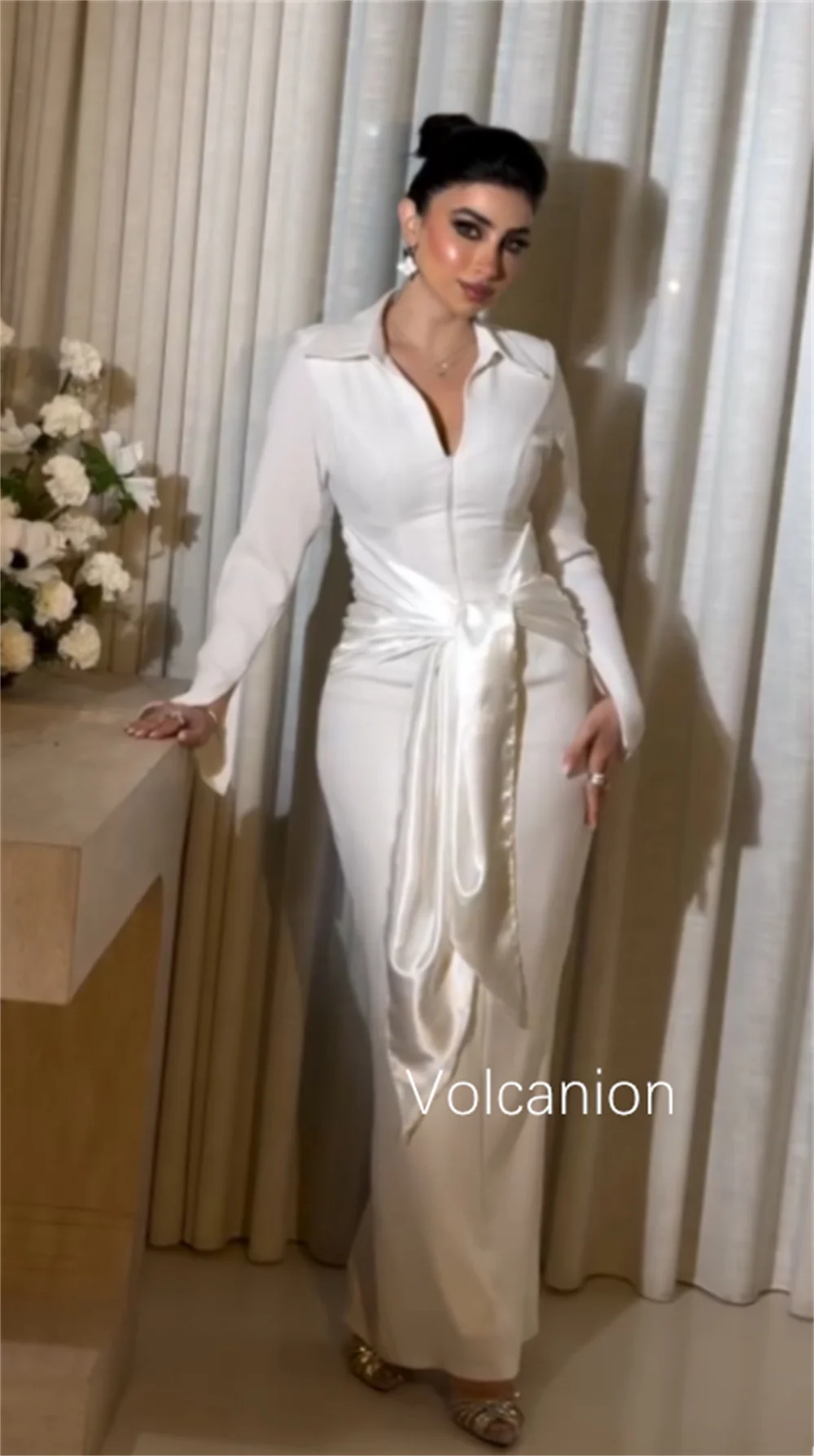 ที่กําหนดเอง JERSEY SASH Sheath V คอ MIDI ชุด Bespoke โอกาสชุดราตรีคลาสสิกอย่างเป็นทางการสไตล์โมเดิร์น