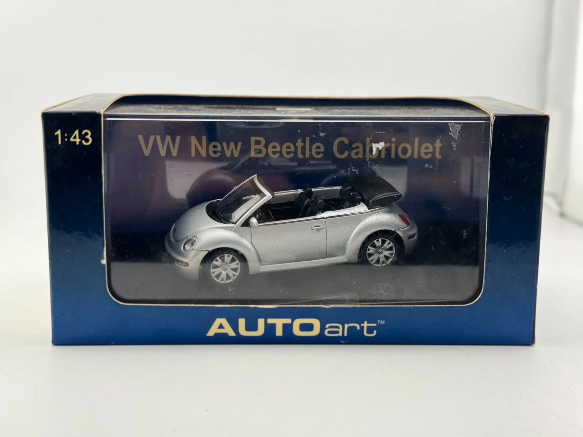 

Коллекционная модель автомобиля Diecast Autoart 1/43: VW Beetle Convertible — классическая литая модель из сплава