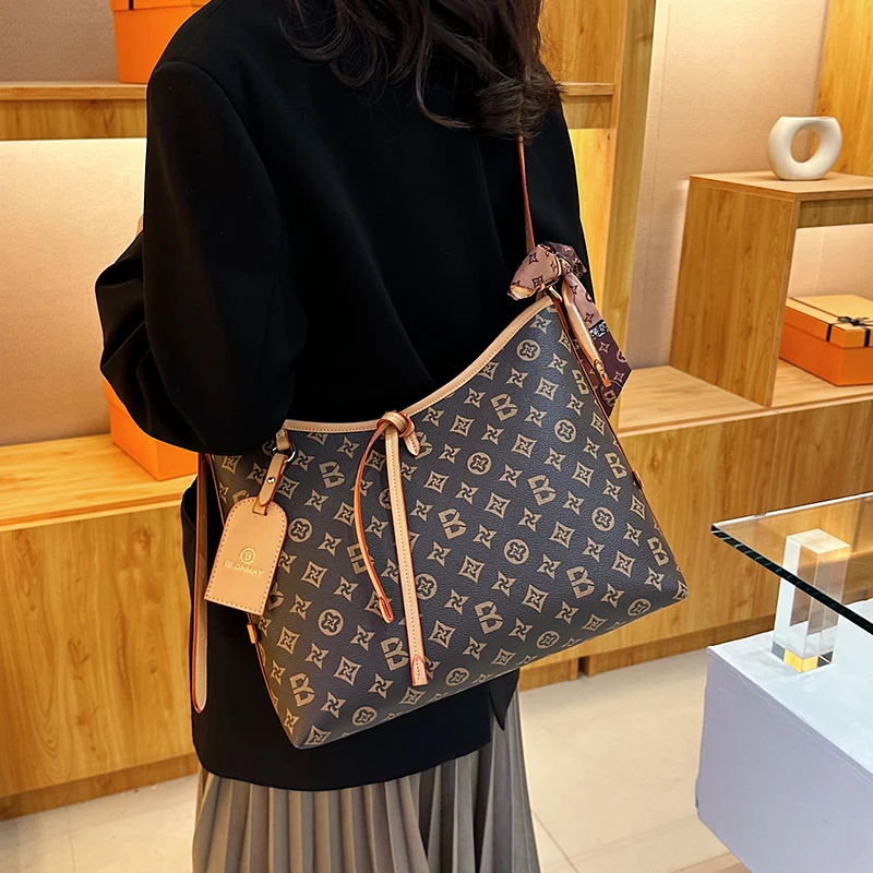 

Elegant Women's Leather Shoulder Bag Luxury Stylish Crossbody Handbag Classic Designer Tote For Everyday Use