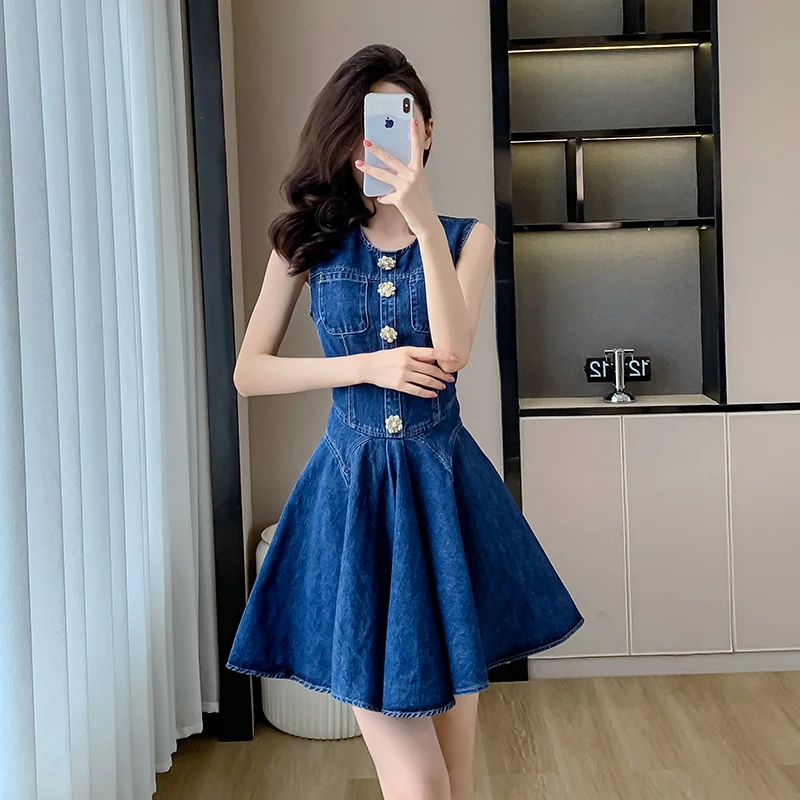 2024 New Runway Summer Cute Denim Short Dress Fashion Women Round Collar Sleeveless Large Buttons Slim Pleated Sweet Mini Dress