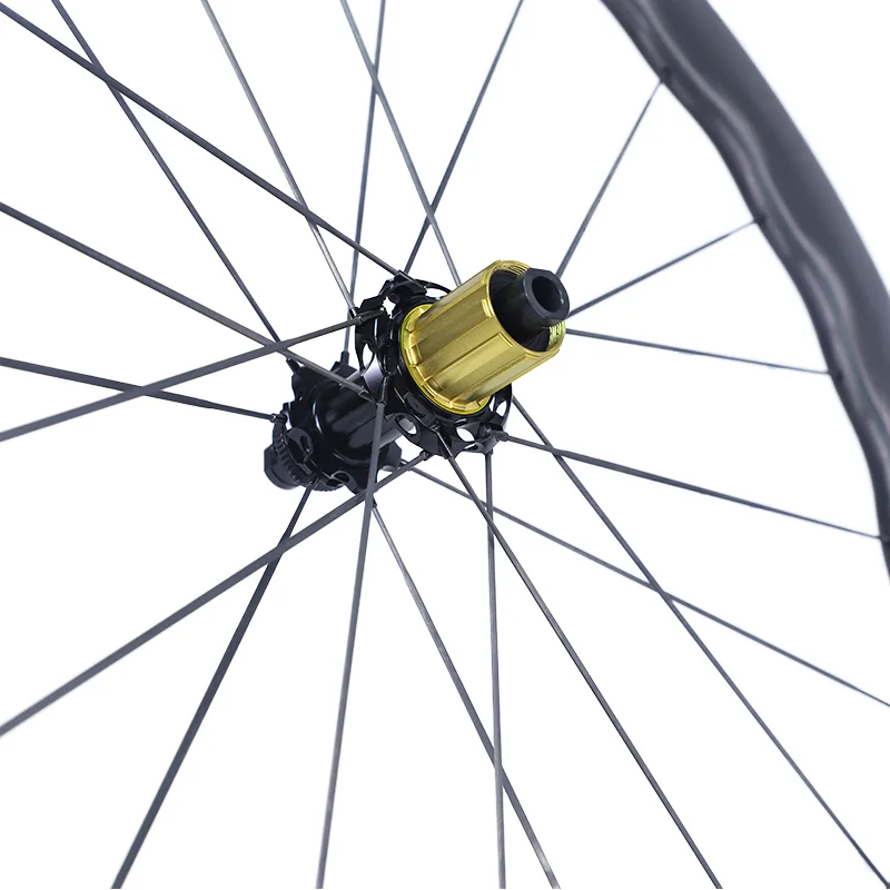 700c Ekonomik R28 Karbon Tekerlekler, klasik clincher karbon fiber jant, güvenilir jant frenli yol bisikleti yedek parçaları
