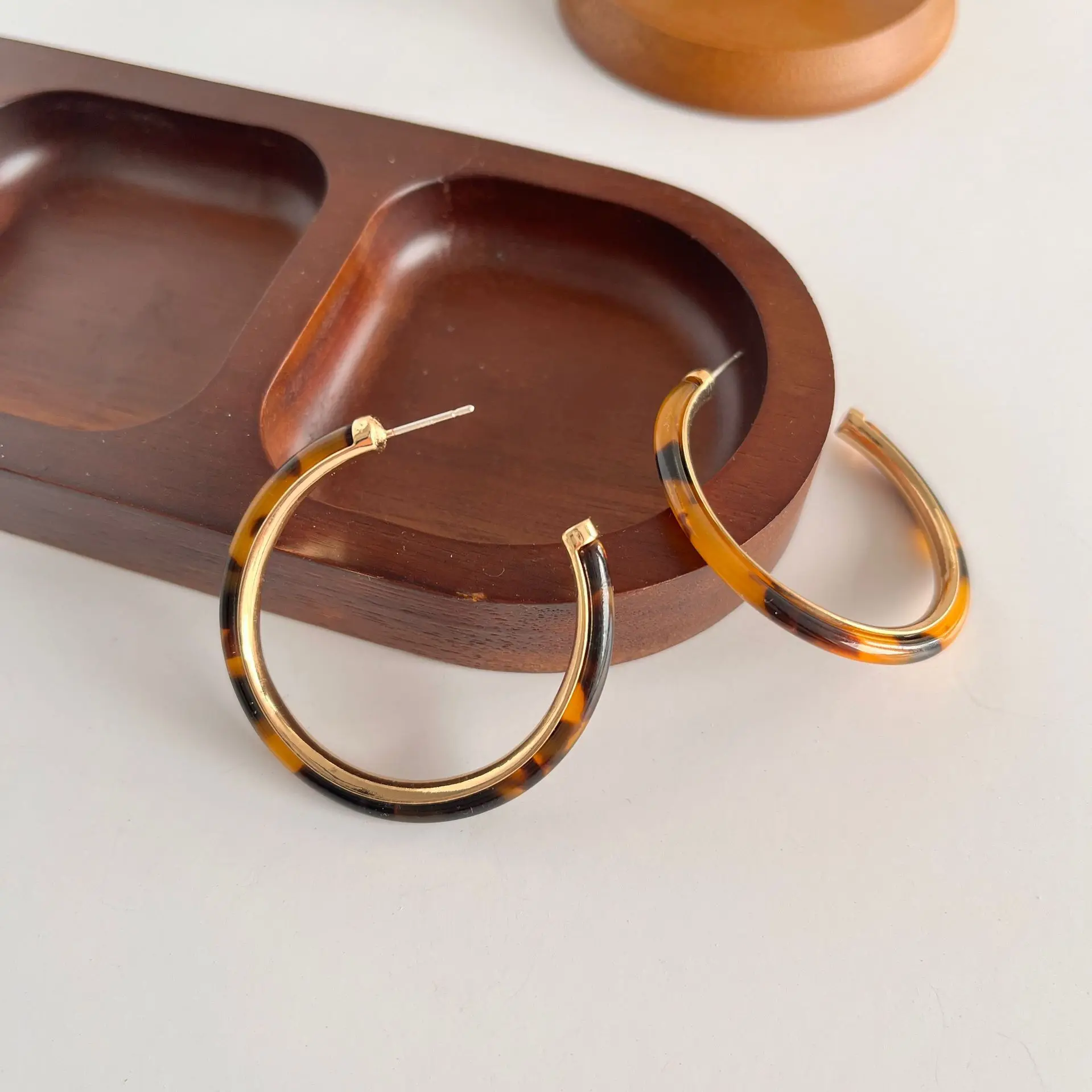 Withered Leopard Print Retro Exaggerated Tortoiseshell Earrings Jewelry Earrings Women's Earrings Ear Cuffs