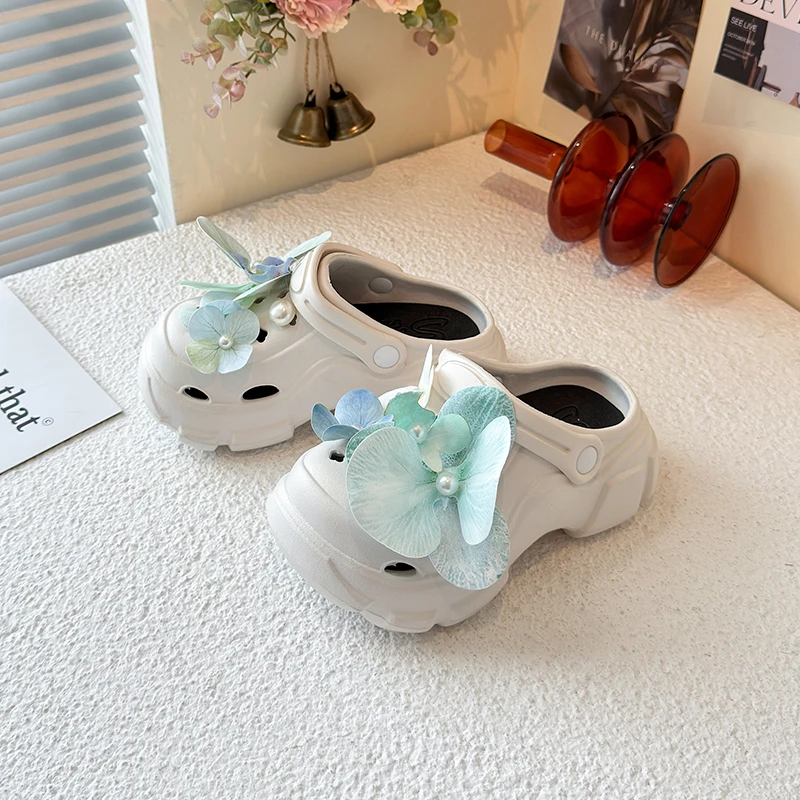 

Мультяшные сабо с бабочками и жемчугом, с цветочным узором, для мальчиков и девочек, семейные уличные тапочки, нескользящие, увеличивающие рост, с закрытым носком