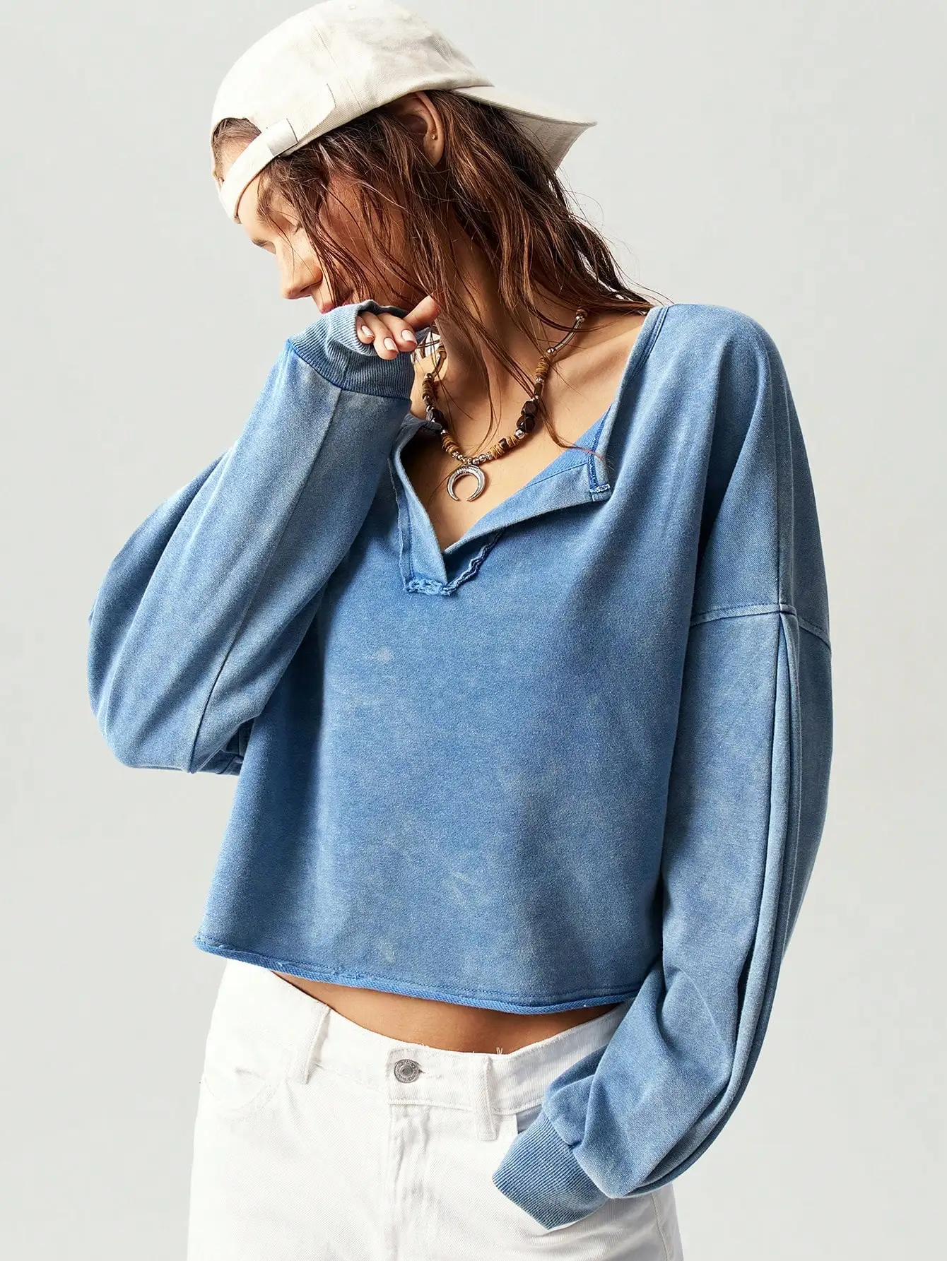 เสื้อสเวตเชิ้ตครอปแขนยาวคอวีสำหรับผู้หญิง ผ้าฝ้าย 62% เนื้อผ้านิตสวมใส่สบายสำหรับฤดูใบไม้ร่วงและฤดูหนาว