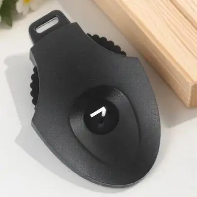 

Счетчик очков для гольфа из ABS-пластика: долговечный, многоразовый, эффективно записывает удары и патты, портативный.