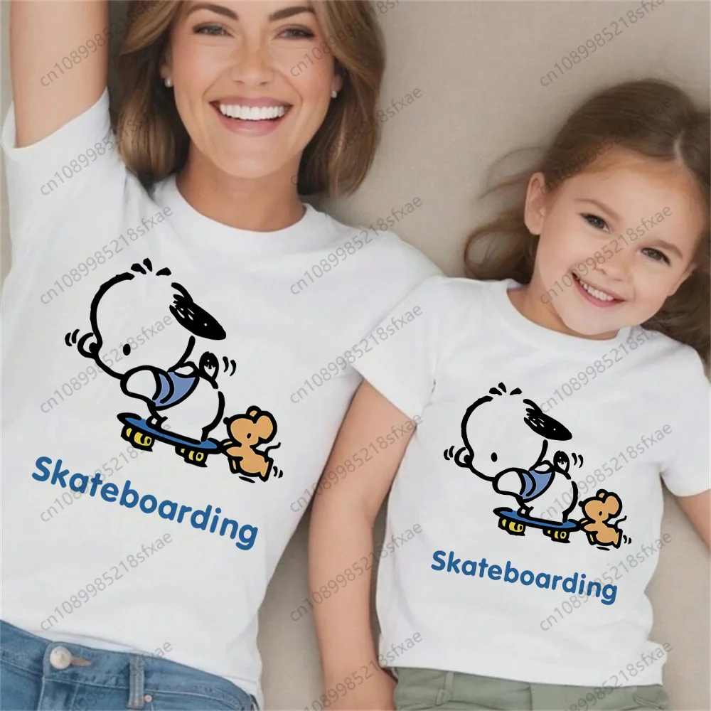 

Одинаковые комплекты одежды для всей семьи, забавная футболка с принтом Kawaii Sanrio Pochacco, мягкие дышащие футболки для мамы, папы и детей