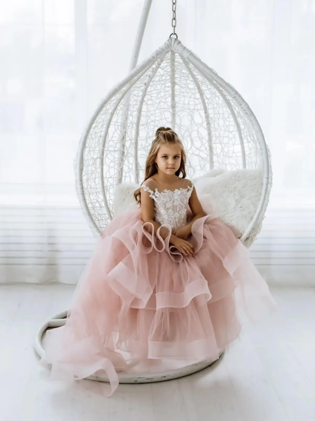 Vestido de niña de flores para boda, fiesta escalonada, vestido de desfile para niñas, apliques de encaje, tren, desfile de princesa, largo hasta el suelo, hinchado