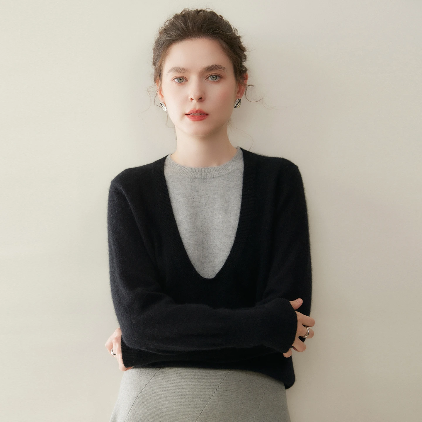 New Autumn Winter Deep U Neck Small Mountain Cashmere Sweater Womens Loose Knitted Color Blocking Fake Two Piece Base Wool