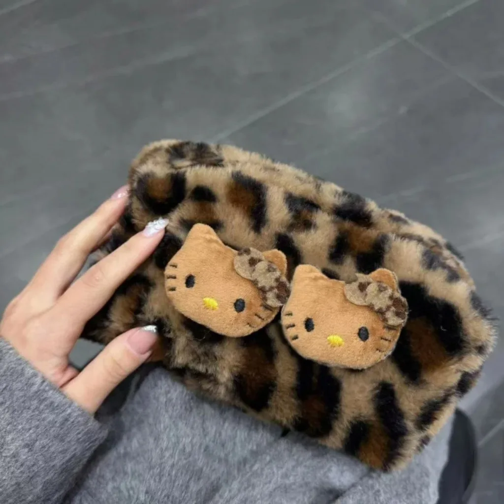 Bolsa de cosméticos de felpa con estampado de leopardo de Hello Kitty, bolsa de aseo de mano de viaje para mujer, bolsa de almacenamiento de gran capacidad, bolsas para lápices