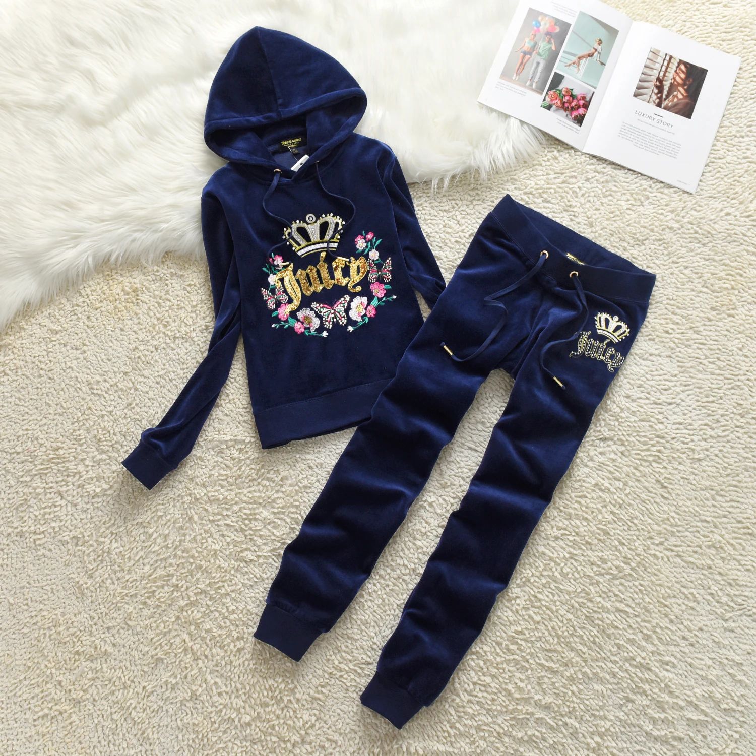 2025 Juicy Cometure Velvet Tracksuit Sequin Butterfly 3D Pattern Hooded Women Sweatshirt Casual Sports Suit Autumn Velvet  Suit