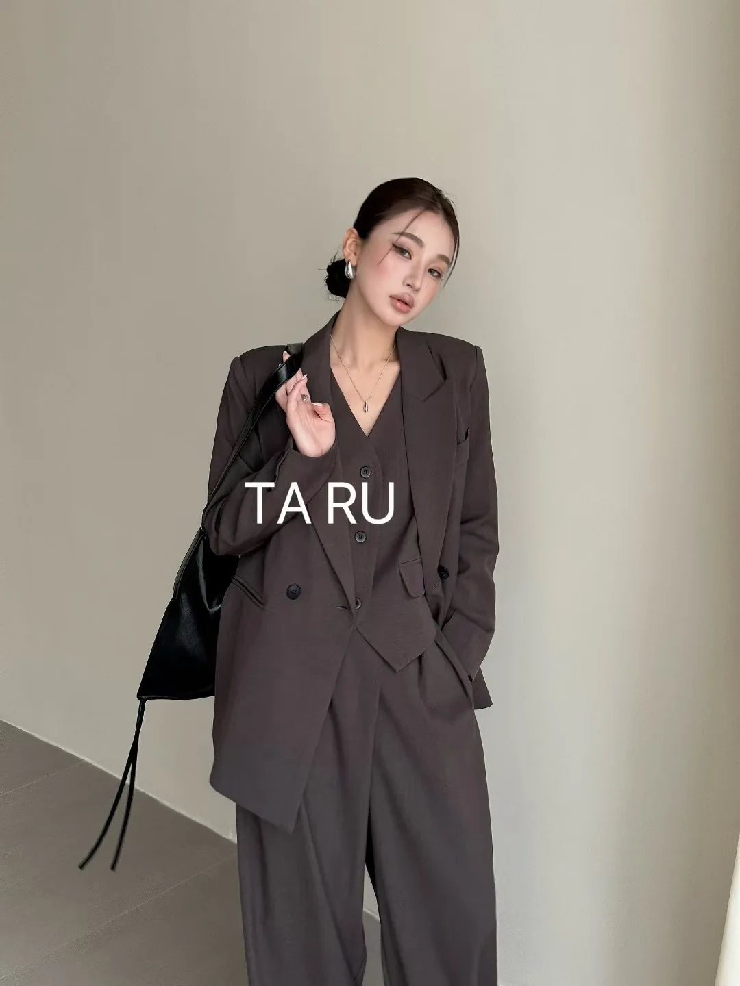 BJTZ Fashion Office Lady Blazer Vest Pantaloni a gamba larga Set da tre pezzi per donna 2025 Primavera Autunno Nuovo abito da lavoro in tinta unita