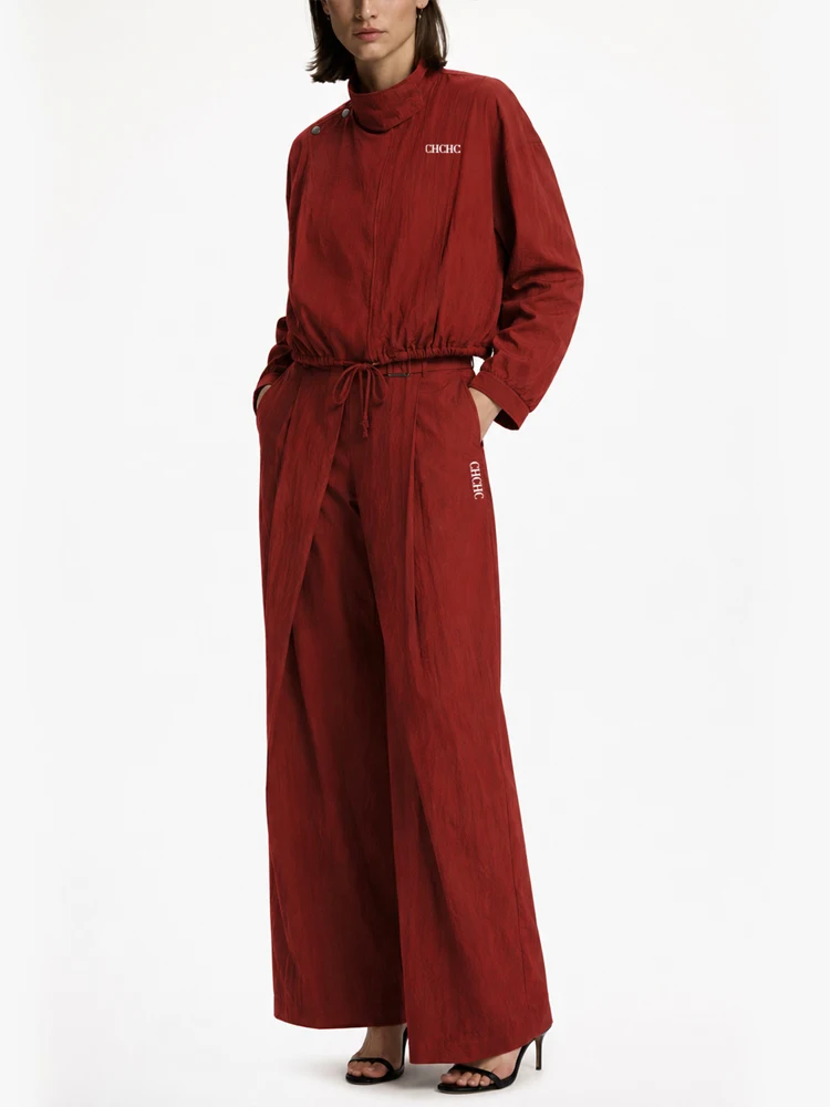 CH Damen Zweiteiliges Outfit mit Stehkragen, Kurzer Jacke mit Kordelzug, Weit geschnittene Hose mit Gürtel, Buchstabendruck, Lässiger Sportanzug – Detail 4