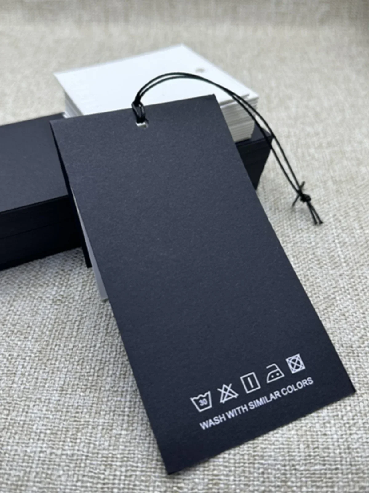 clothing universal hanging tag high-end embossing process thickened white card，Please contact us for customization