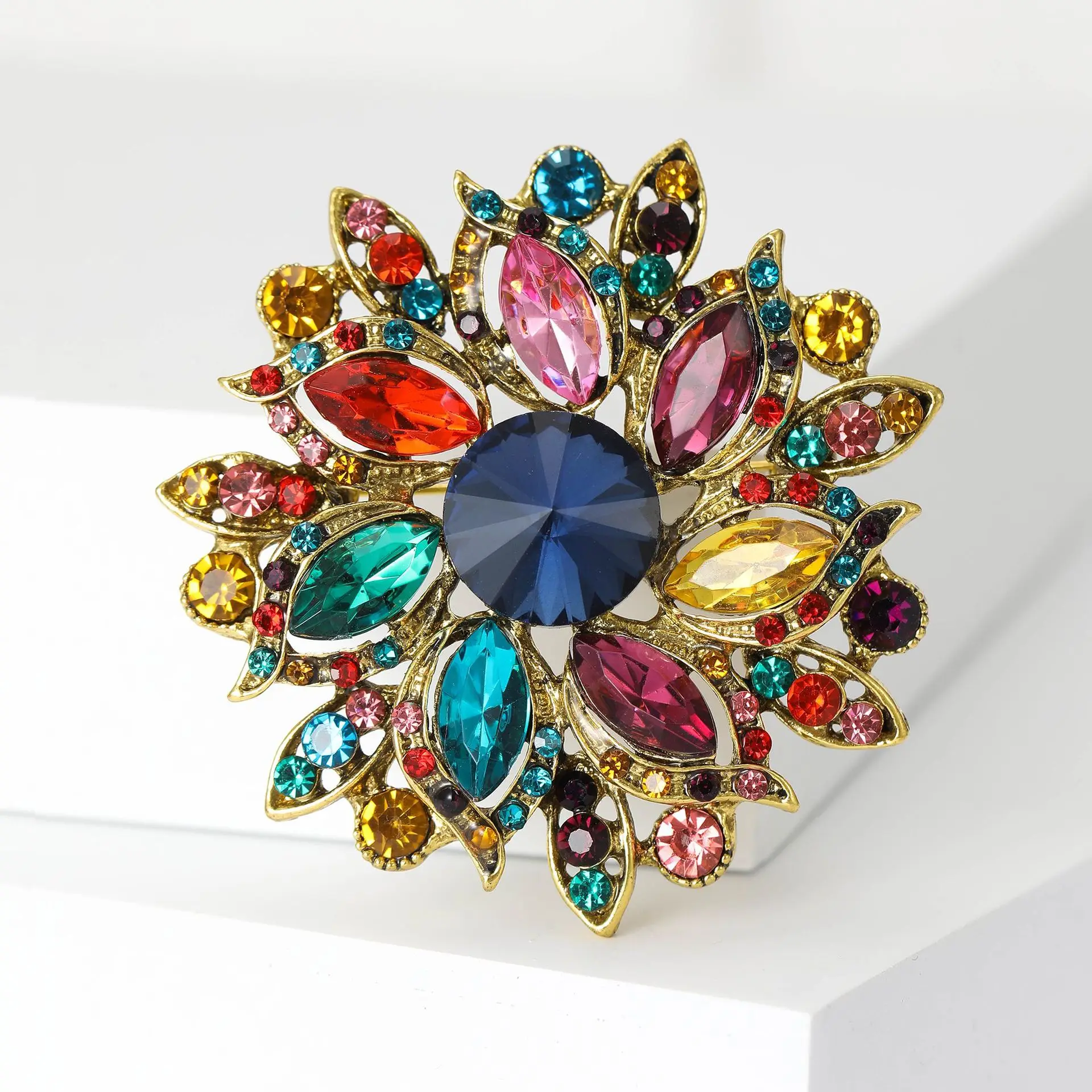 Anmutige Luxus-Kristall-Broschen mit runden Blüten für Damen, trendige Zirkon-Anstecknadeln, Schmuck für Party, Büro, Anzug, Dekoration, Festivalgeschenk – Detail 31