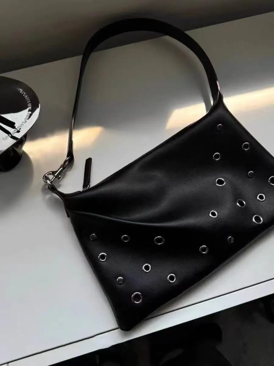 

2025 New Retro Hot Girl Rivet Underarm Bag Fashion Pillow Bag Trendy Cool Large Capacity Casual Shoulder Bag Fashion Women's Bag