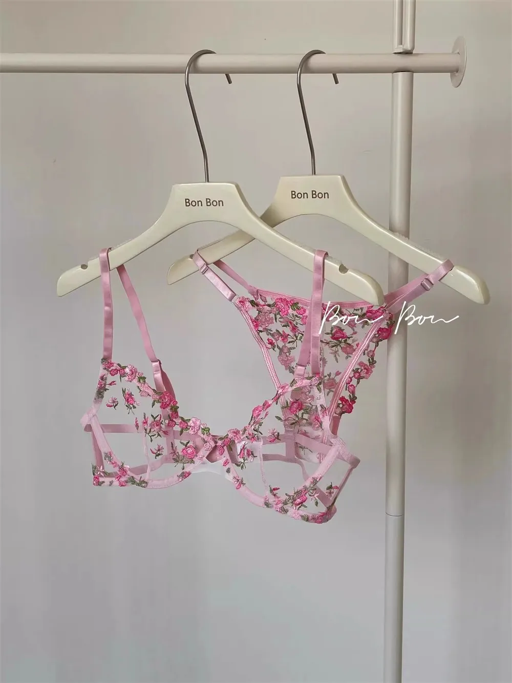 Vintage Französische Dienstmädchen-Sexy-Dessous, durchsichtiges Set mit Blumenstickerei, schwere Spitze, 32–38 AB, bequeme Unterwäsche in Übergröße MOYISU – Detail 7